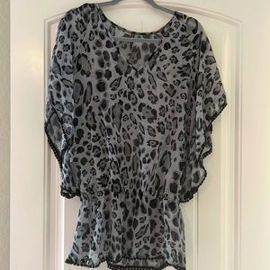 Really cute lightweight New top-for you